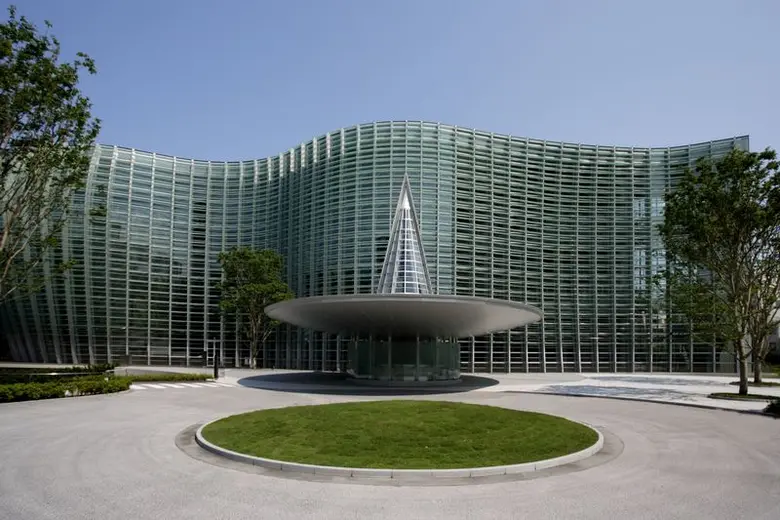 - เพลิดเพลินได้ตลอดทั้งวันในอาคารกระจกที่สวยเด่นเป็...