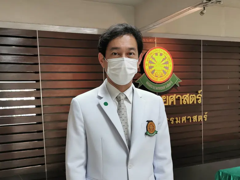 รพ.ธรรมศาสตร์เฉลิมพระเกียรติ จัดตั้ง รพ.สนามแห่งแรกในไทย รองรับผู้ป่วย COVID-19 พร้อมรับมอบแอลกอฮอล์ฆ่าเชื้อจากภาคเอกชน เพื่อใช้ในการควบคุมการแพร่ระบาด