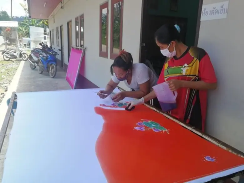พัฒนาแรงงานชุมพร ฝึกทำผ้าบาติก สร้างงาน สร้างรายได้สู่ชุมชน