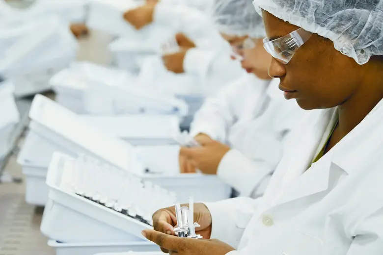 บริษัท แกล็กโซสมิทไคล์น หรือ จีเอสเค ผู้ค...