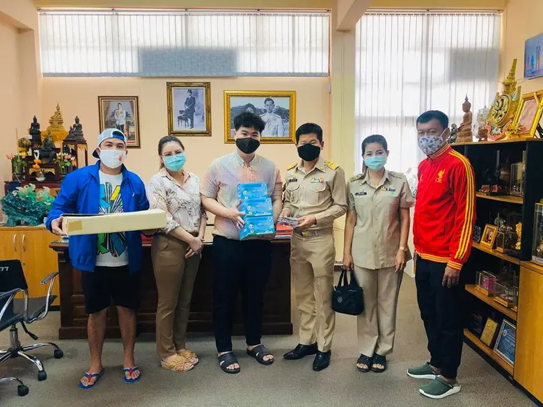 ฟิออร่า จับมือพนักงาน สู้วิกฤติโควิด-19 เปลี่ยนคลินิกความงามเป็นร้านหมูปิ้ง