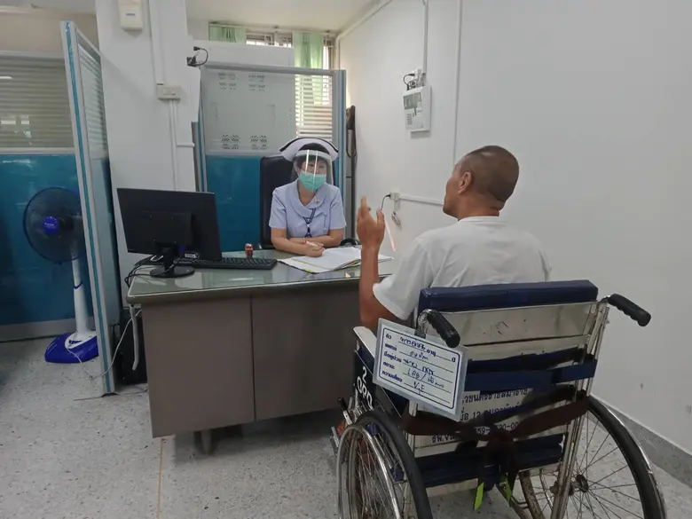 จิตเวชโคราช แนะญาติ! ระวังอาการกำเริบผู้ป่วยจิตเวช!หากพบมี “สัญญานเตือน” ให้รีบแจ้งจนท.สาธารณสุขใกล้บ้านทันที!!