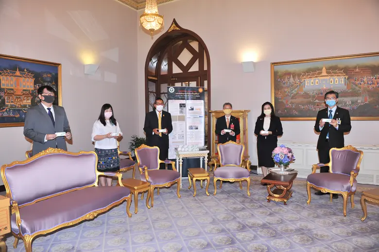 “สุวิทย์ เมษินทรีย์”รมว.การอุดมศึกษาฯ ผนึก กรมวิทยาศาสตร์การแพทย์ และสยามไบโอไซเอนซ์ ส่งมอบชุดตรวจหาเชื้อไวรัสโควิด-19 20,000 ชุดแรกแก่รัฐบาล