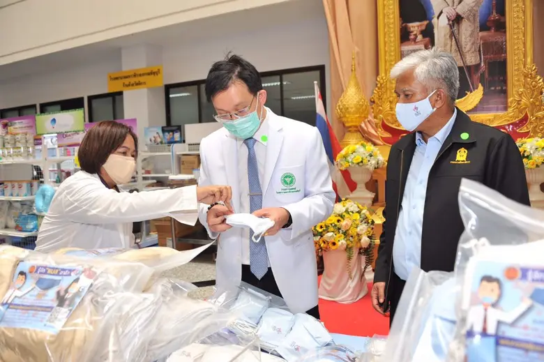 สอศ. ส่งมอบ “แมส-อาชีวะ”  ให้ 5 โรงพยาบาลวันนี้  และสถานเลี้ยงเด็กกำพร้า ปทุมธานี