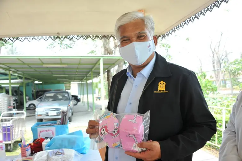 สอศ. ส่งมอบ “แมส-อาชีวะ”  ให้ 5 โรงพยาบาลวันนี้  และสถานเลี้ยงเด็กกำพร้า ปทุมธานี