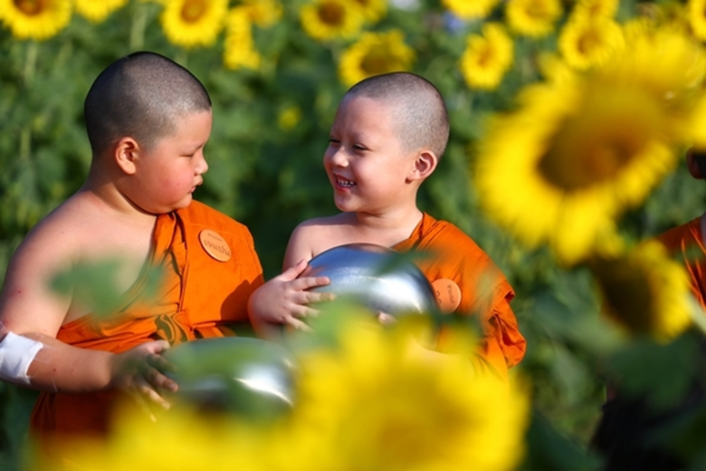 “อยู่บ้าน สุขใจ ได้บุญ”…ก้าวผ่านวิกฤต COVID-19 อย่างมีสติไปด้วยกัน กลุ่มทรู “เปิดห้องเรียนธรรมะมาราธอน” ครั้งแรก