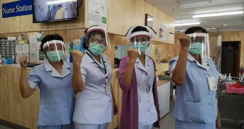 จิตเวชโคราช ดึงพลังผู้ป่วยจิตเวชสู้ภัยโรคโควิด -19 !! ทำ“เฟช ชิลด์” มอบฟรีให้ทีมแพทย์ ใช้ป้องกันเชื้อ