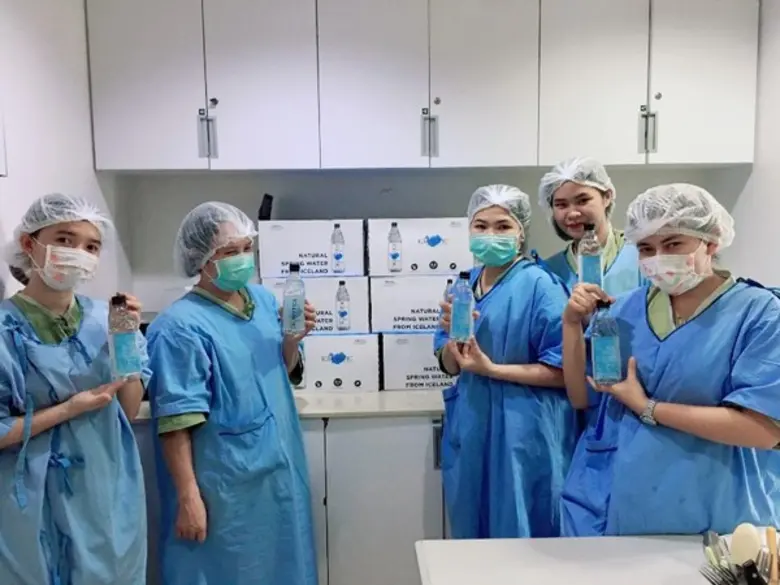 ผู้นำเข้าและจัดจำหน่ายน้ำแร่ระดับพรีเมี่ยม Icelandic Glacial นำทีมมอบของขวัญให้กำลังใจทีมแพทย์และพยาบาล