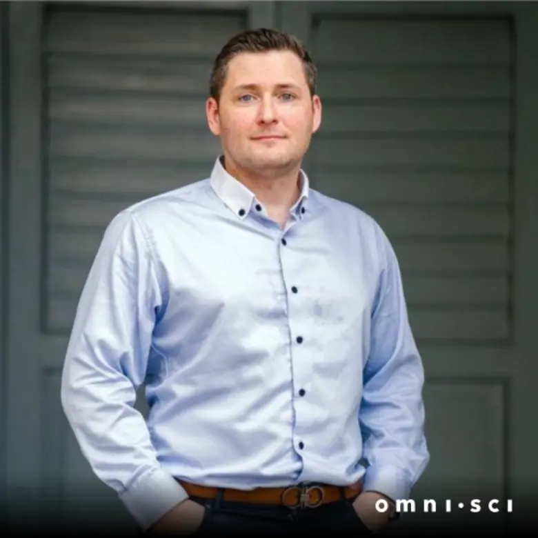 พร้อมกันนี้ได้ว่าจ้างเฮอร์ฟีนี ฮาร์โยโน่ ...