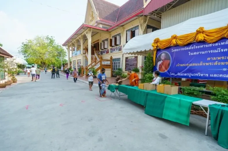 วัดศาลาปูนวรวิหาร เปิดโรงทานต้านโควิด