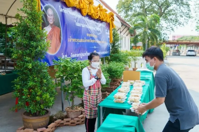 วัดศาลาปูนวรวิหาร เปิดโรงทานต้านโควิด