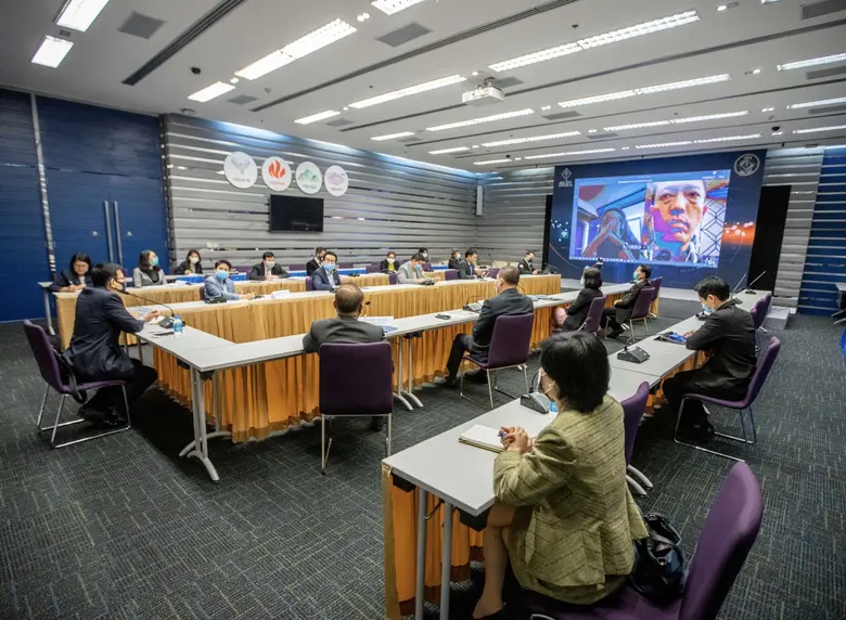 เลขาธิการ คปภ. ถกด่วน นายกสมาคมตัวแทนฯ แล...