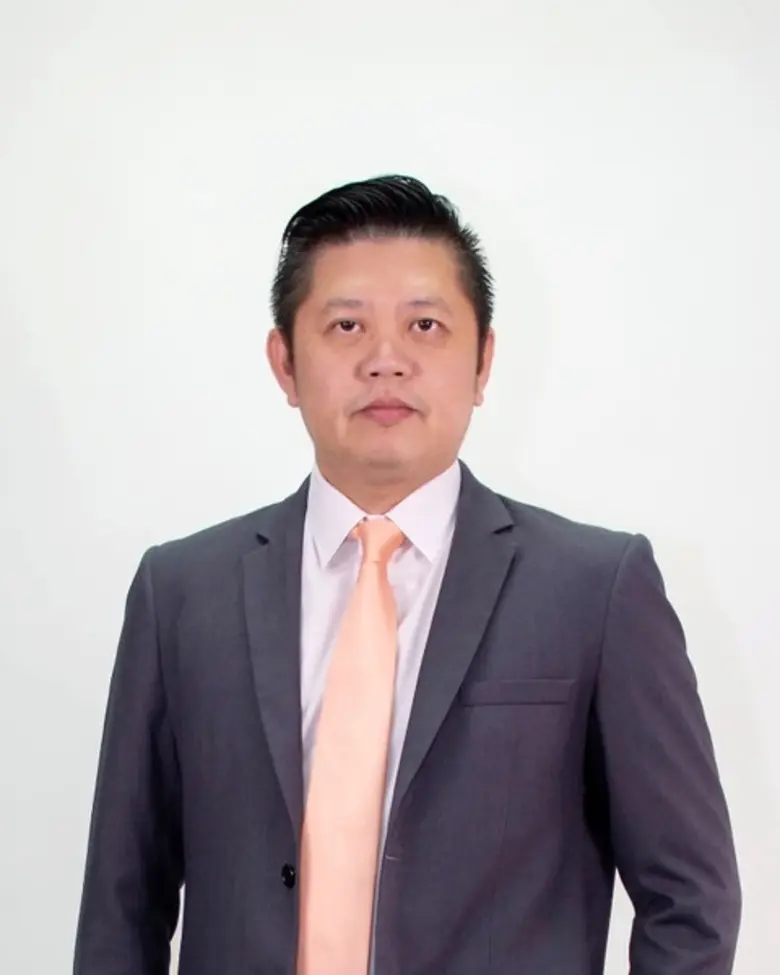 นายประภาส ตั้งอดุลย์รัตน์ ประธานเจ้าหน้าท...