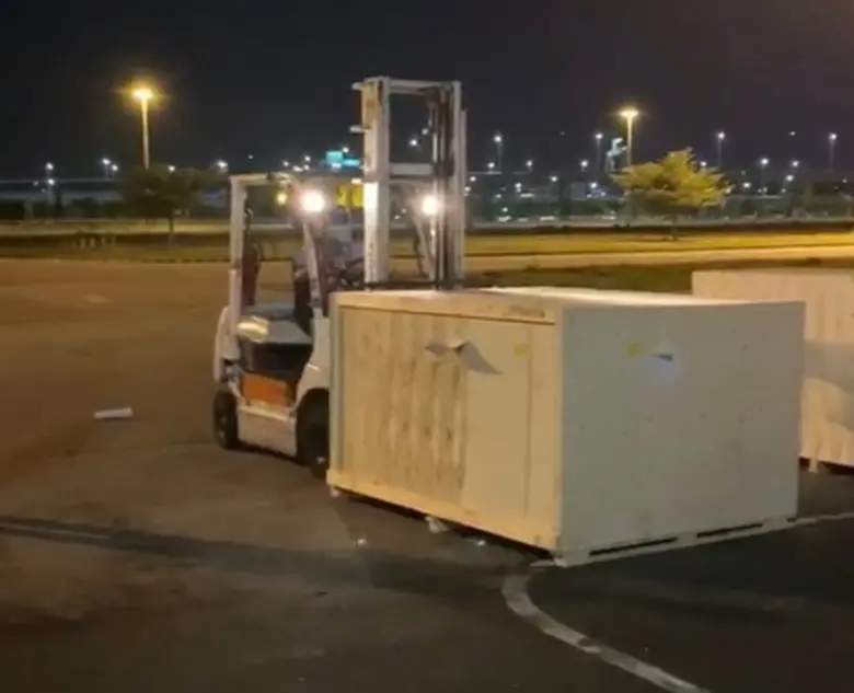 เข้าสู่สัปดาห์ที่ 4 ซีพีนำเข้าเครื่องจักรถึงสุวรรณภูมิแล้ว หลัง “ประธานอาวุโสธนินท์ เจียรวนนท์” ประกาศสร้างโรงงานผลิตหน้ากากอนามัยฟรี