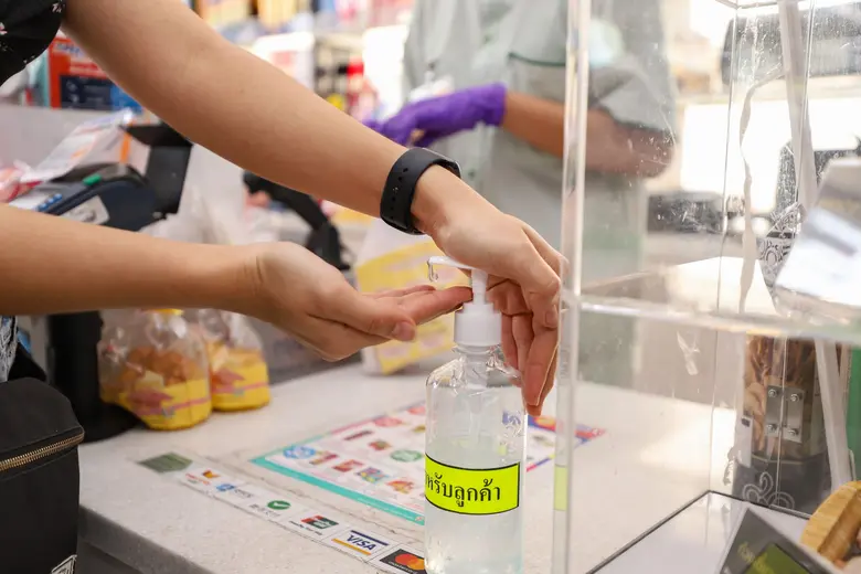 เซเว่น อีเลฟเว่น ยกระดับป้องกันไวรัสโควิด-19 คัดกรองเข้าร้าน-Social Distancing