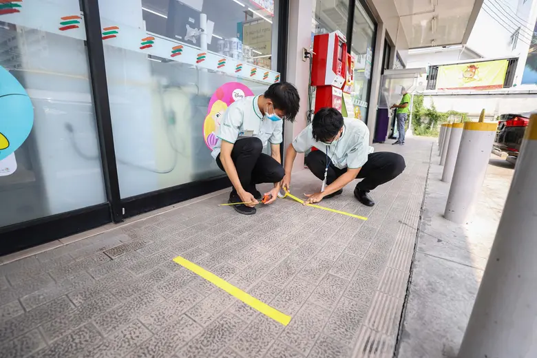 เซเว่น อีเลฟเว่น ยกระดับป้องกันไวรัสโควิด-19 คัดกรองเข้าร้าน-Social Distancing