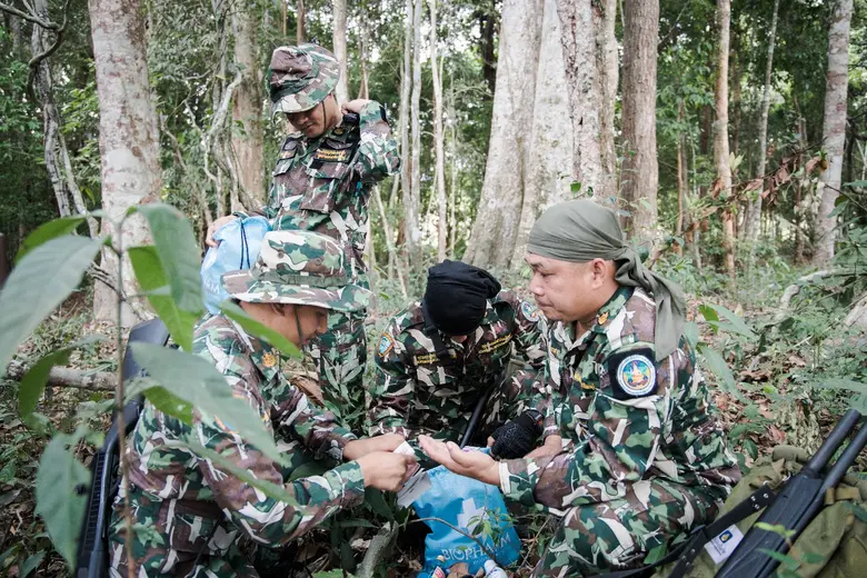 ส่องชีวิต "นักรบแห่งพงไพร" ในวันที่ป่าได้หยุดพัก แต่หน้าที่พิทักษ์ฯ ไม่เคยหยุด ไบโอฟาร์ม ส่งมอบยาและเจลล้างมือ สนับสนุนการทำงานของเจ้าหน้าที่