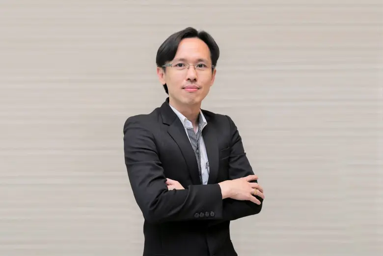 นายสุทธิรักษ์ ตรัยชิรอาภรณ์ ประธานเจ้าหน้...