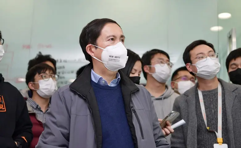 แดเนียล จาง ประธานกรรมการและซีอีโอ ของอาล...