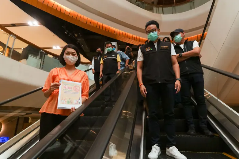 เซ็นทรัลฯ ห่วงใย ใส่ใจ คุมเข้มมาตรการความสะอาดต่อเนื่อง พร้อมบริการต่างๆ เพื่ออำนวยความสะดวกลูกค้าทุกรูปแบบ