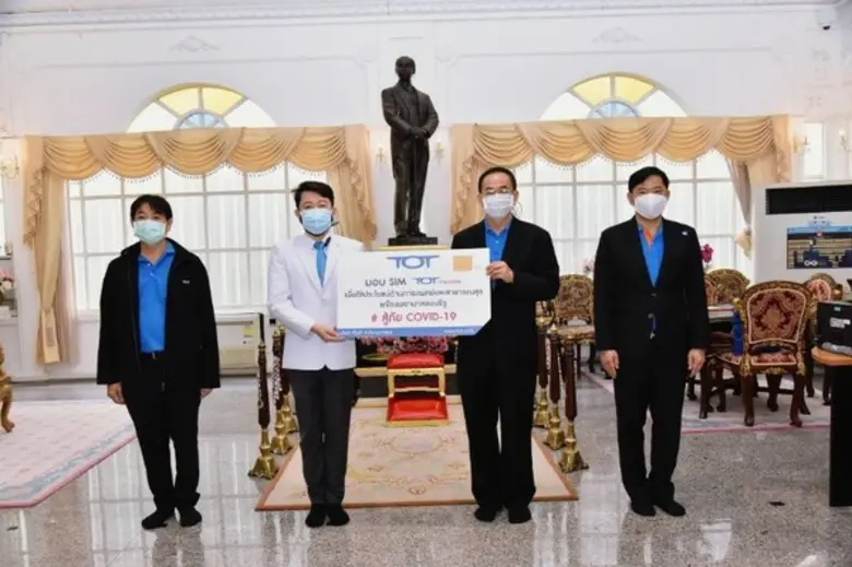 นาวาอากาศเอก สมศักดิ์ ขาวสุวรรณ์ ประธานกร...