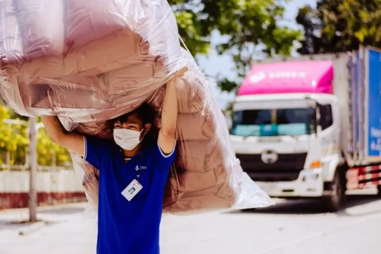 พนักงานจิตอาสา “Lotus Rangers” ขอร่วมสู้โควิด-19 ส่งที่นอนสนาม 3,000 ชุด ถึงมือเหล่านักรบชุดขาวใน 26 โรงพยาบาลสนามทั่วประเทศ