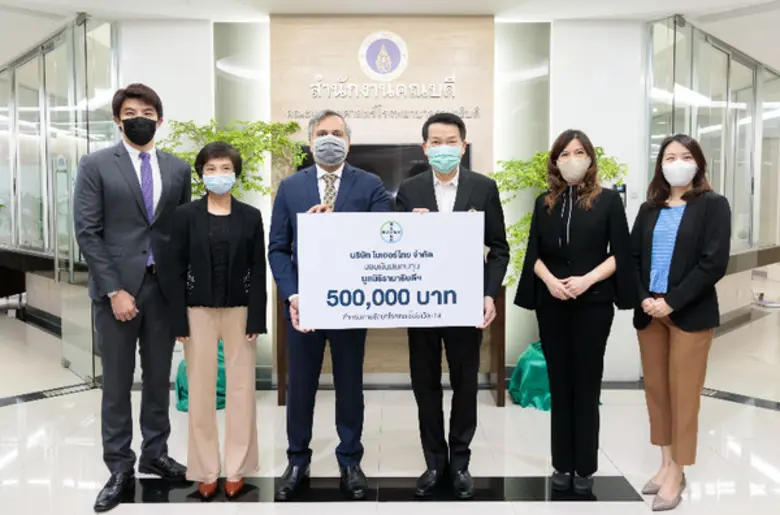 คุณริอาซ บัคช ผู้จัดการทั่วไป แผนกฟาร์มาซ...