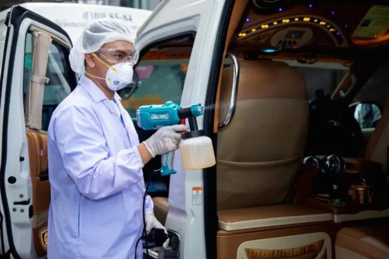 พ่นน้ำยา ด้วยน้ำใจ สู้ภัยโควิด CARRO อาสาดูแลรถตู้ขนส่งสาธารณะ พ่นน้ำยาฆ่าเชื้อ ลดความเสี่ยง COVID – 19