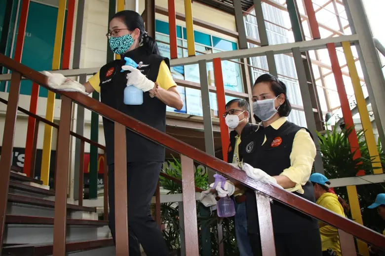 ศูนย์การค้าเดอะไนน์ เซ็นเตอร์ พระราม 9 นำ...