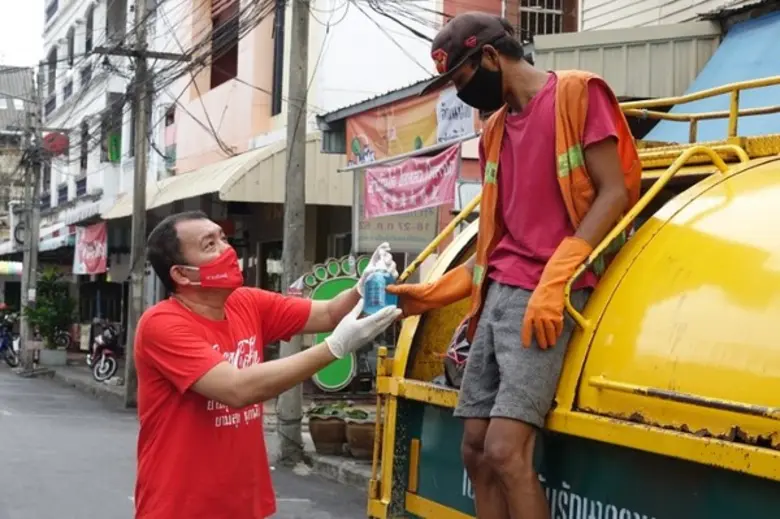 โค้ก-หาดทิพย์ ขอเป็นอีกหนึ่งในการส่งกำลังใจและความห่วงใย ให้ทุกคนก้าวผ่านช่วงเวลานี้ไปด้วยกัน