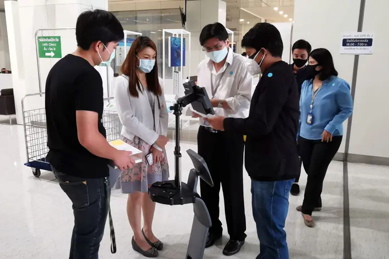 เจาะภารกิจทีม AIS ROBOTIC LAB ลุยสร้าง หุ่นยนต์ 5G ช่วยหมอดูแลผู้ป่วยโควิด-19