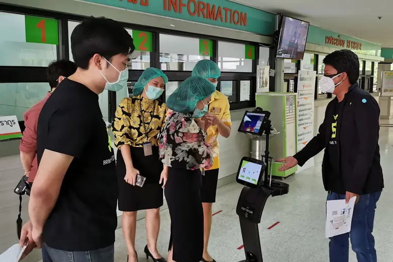 เจาะภารกิจทีม AIS ROBOTIC LAB ลุยสร้าง หุ่นยนต์ 5G ช่วยหมอดูแลผู้ป่วยโควิด-19