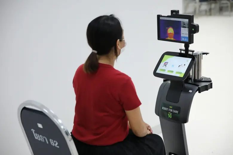 เจาะภารกิจทีม AIS ROBOTIC LAB ลุยสร้าง หุ่นยนต์ 5G ช่วยหมอดูแลผู้ป่วยโควิด-19