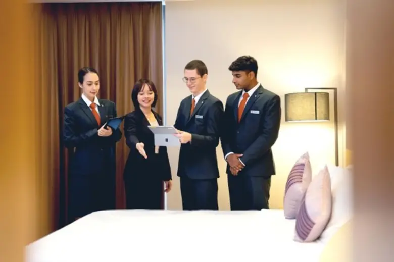 ส่วนงานของแผนกแม่บ้านนั้นถือเป็นงานหลังฉา...