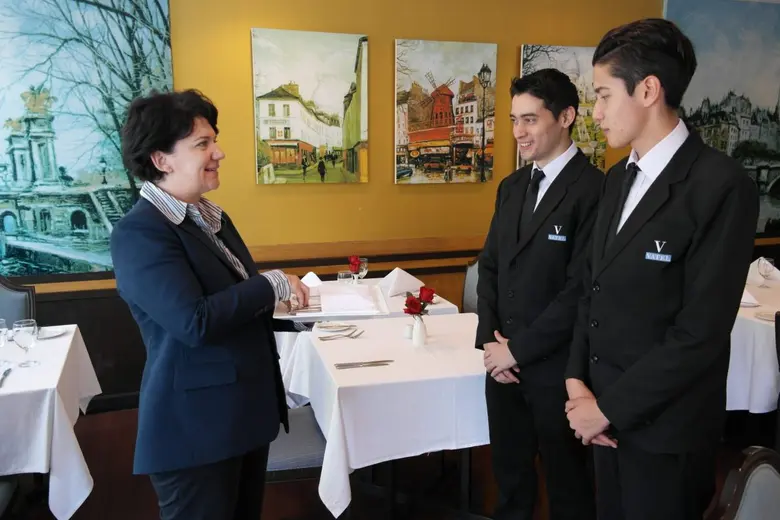 ผู้อำนวยการของสถาบันวาแตล ประเทศไทย กลุ่ม...