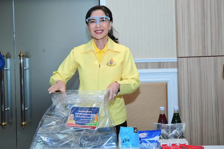 นางสาวมนัญญา ไทยเศรษฐ์ รัฐมนตรีช่วยว่าการ...