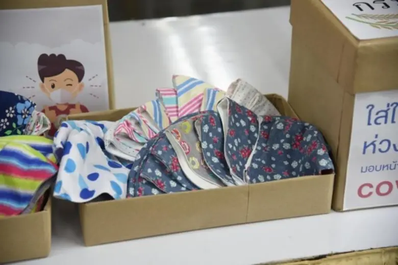 กรมการข้าวส่งมอบหน้ากากอนามัยแก่ศูนย์เมล็ดพันธุ์ข้าวและศูนย์วิจัยข้าว ต้านภัยโควิด 19