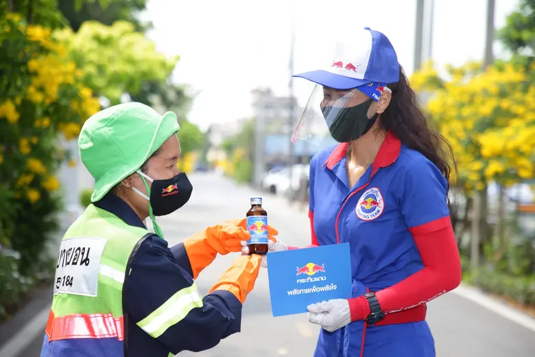 กระทิงแดงส่งพลังบวกให้ฮีโร่สู้โควิด-19 ผ่านแคมเปญ “Unforgotten Hero”  “เพราะในช่วงเวลาที่ยากลำบาก เราจะมีฮีโร่ผู้เสียสละอยู่เสมอ”