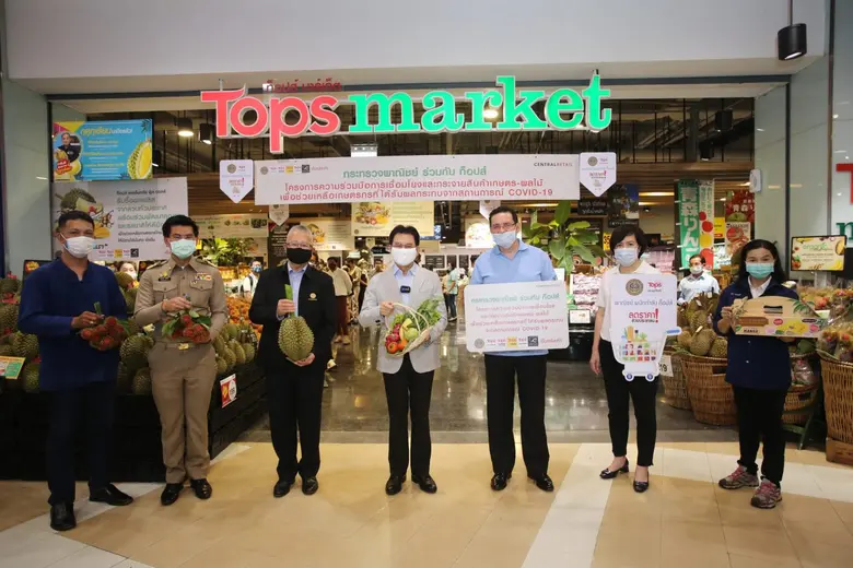 นายสเตฟาน คูม (ที่ 3 จากขวา) ประธานเจ้าหน...