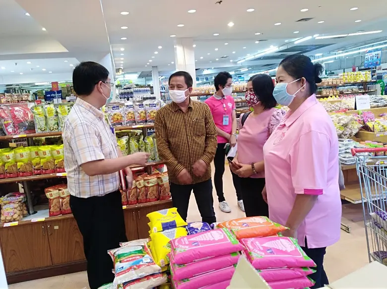 สำนักงานสหกรณ์จังหวัดบุรีรัมย์หนุนสหกรณ์และกลุ่มเกษตรกรป้อนสินค้าเกษตรส่งห้างในจังหวัด หวังขยายตลาดช่วยเหลือสมาชิกในช่วงสถานการณ์โควิด- 19 ระบาด