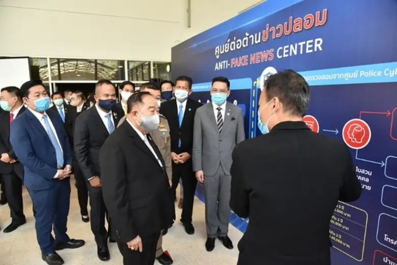 พล.อ.ประวิตร ตรวจเยี่ยมศูนย์ต่อต้านข่าวปลอม เน้นปกป้องประชาชน/สังคมจากข่าวปลอม สร้างการรับรู้ที่ถูกต้องเที่ยงตรงในช่วงโควิด-19