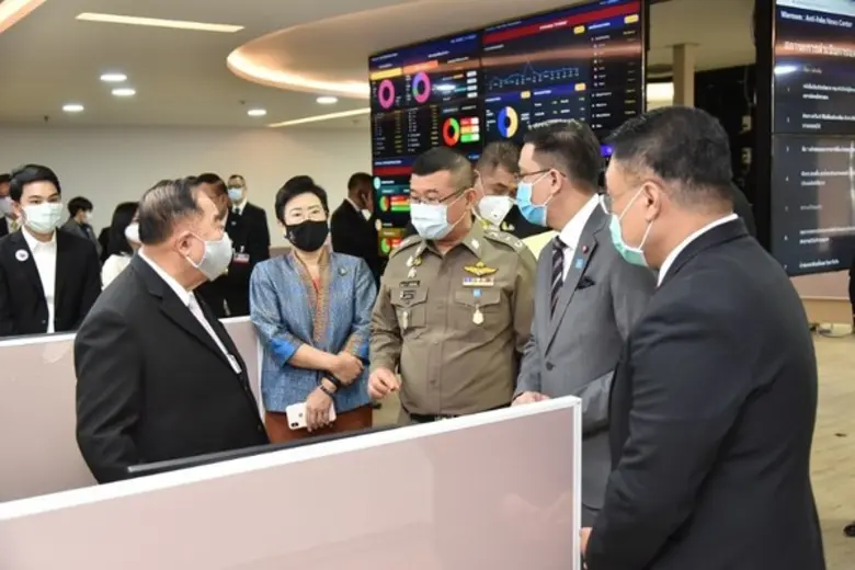พล.อ.ประวิตร ตรวจเยี่ยมศูนย์ต่อต้านข่าวปลอม เน้นปกป้องประชาชน/สังคมจากข่าวปลอม สร้างการรับรู้ที่ถูกต้องเที่ยงตรงในช่วงโควิด-19