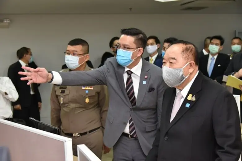 พล.อ.ประวิตร ตรวจเยี่ยมศูนย์ต่อต้านข่าวปลอม เน้นปกป้องประชาชน/สังคมจากข่าวปลอม สร้างการรับรู้ที่ถูกต้องเที่ยงตรงในช่วงโควิด-19