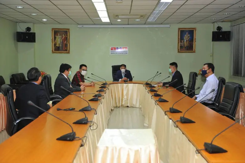 รมช.ธรรมนัส เยี่ยมชมโครงการ“ตลาด อ.ต.ก.ร่วมใจ ส่งเสริมบริโภคผลไม้ไทย ต้านภัยโควิค -19”เพื่อกระตุ้นเศรษฐกิจภาคการเกษตร