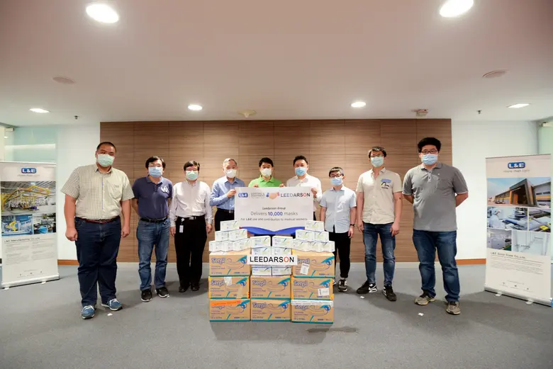 นายปกรณ์ บริมาสพร (ที่ 4จากซ้าย) ประธานกร...