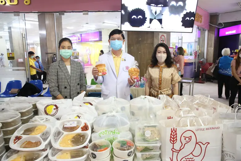 เดอะมอลล์ กรุ๊ป จำกัดจับมือพันธมิตรธุรกิจร้านอาหารชื่อดังกว่า 30 ร้าน จัดเตรียมอาหารกล่อง อร่อย สะอาดปลอดภัย เดลิเวอรี่ส่งตรงถึง 3 โรงพยาบาล