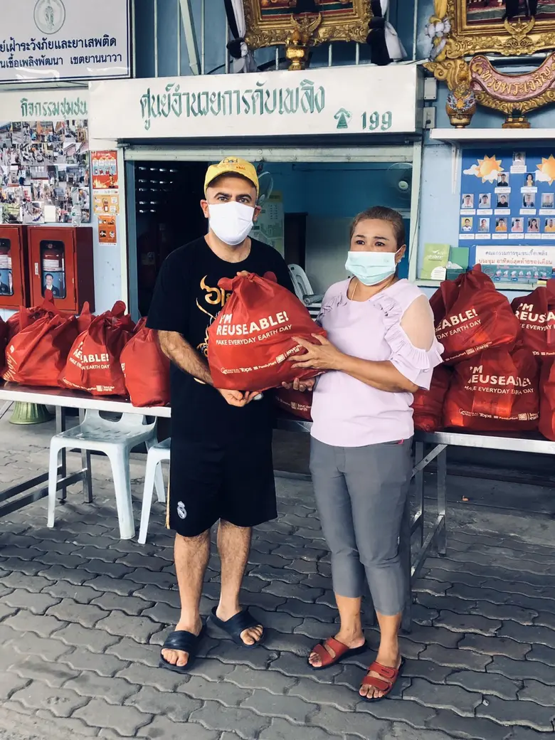 ท็อปส์ และแฟมิลี่มาร์ท เดินหน้าสานต่อเจตนารมณ์ดำเนินธุรกิจเพื่อสังคม ช่วยเหลือประชาชน-บุคลากรทางการแพทย์ จับมือฝ่าวิกฤตโควิด-19