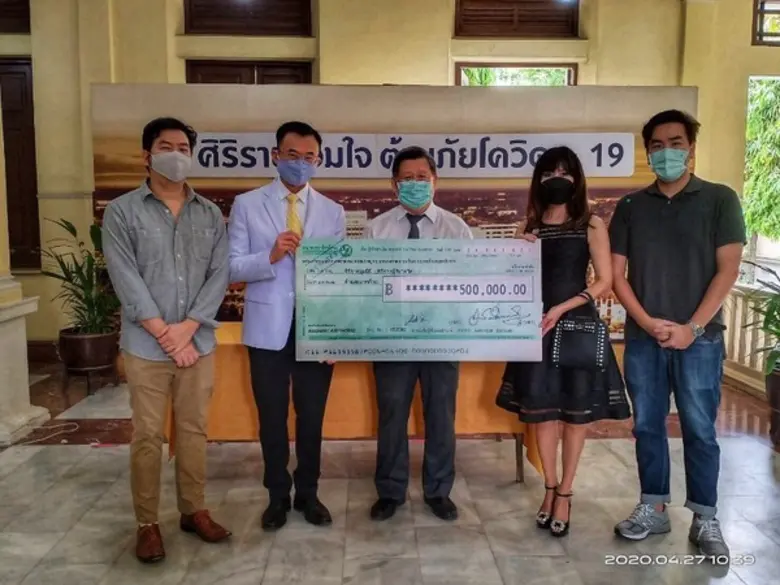 คุณเล็ก-สุมิตรา ภรรยา “พากพูม วัลลิสุต” พร้อมครอบคร...