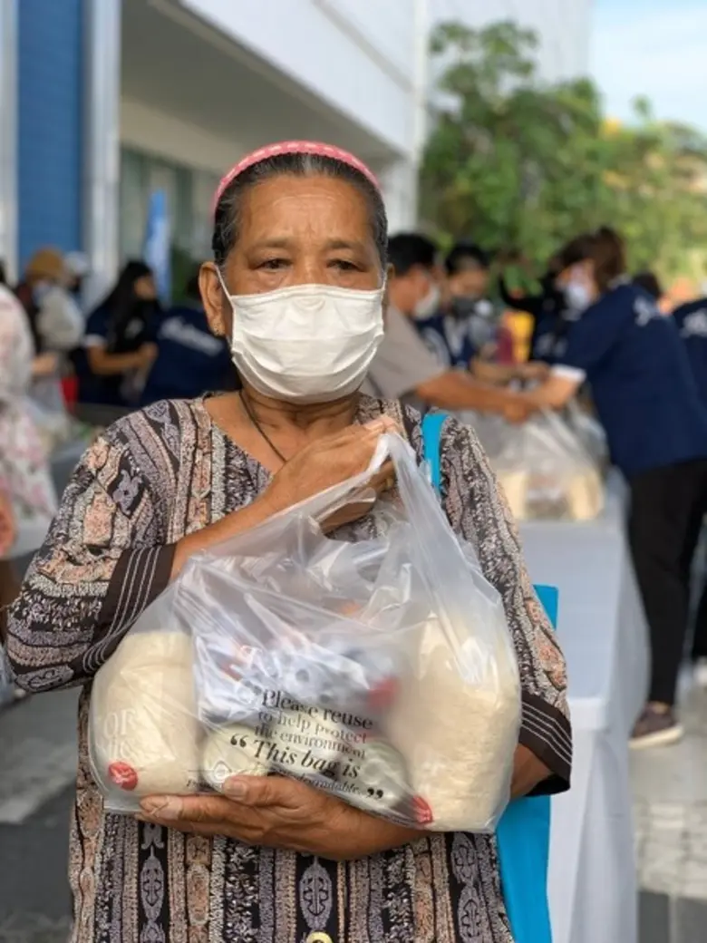 บลูพอร์ต หัวหิน แจกชุดอาหารแห้ง 500 ชุด ให้แก่ผู้ได้รับผลกระทบจากการแพร่ระบาดของไวรัสโควิด 19