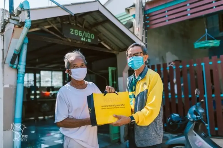 จิตอาสาราชภัฏโคราช แบ่งปันน้ำใจ คนไทยไม่ทิ้งกัน ส่งมอบความห่วงใยถึงหน้าบ้าน